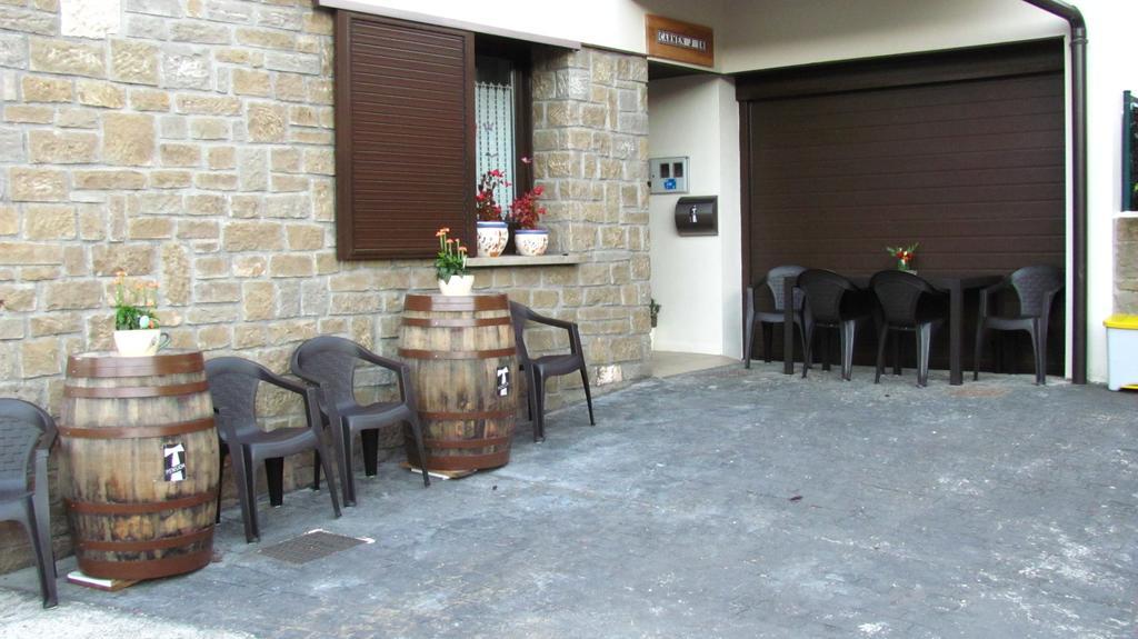 Casa Tau Guest House Larrasoana Exterior photo